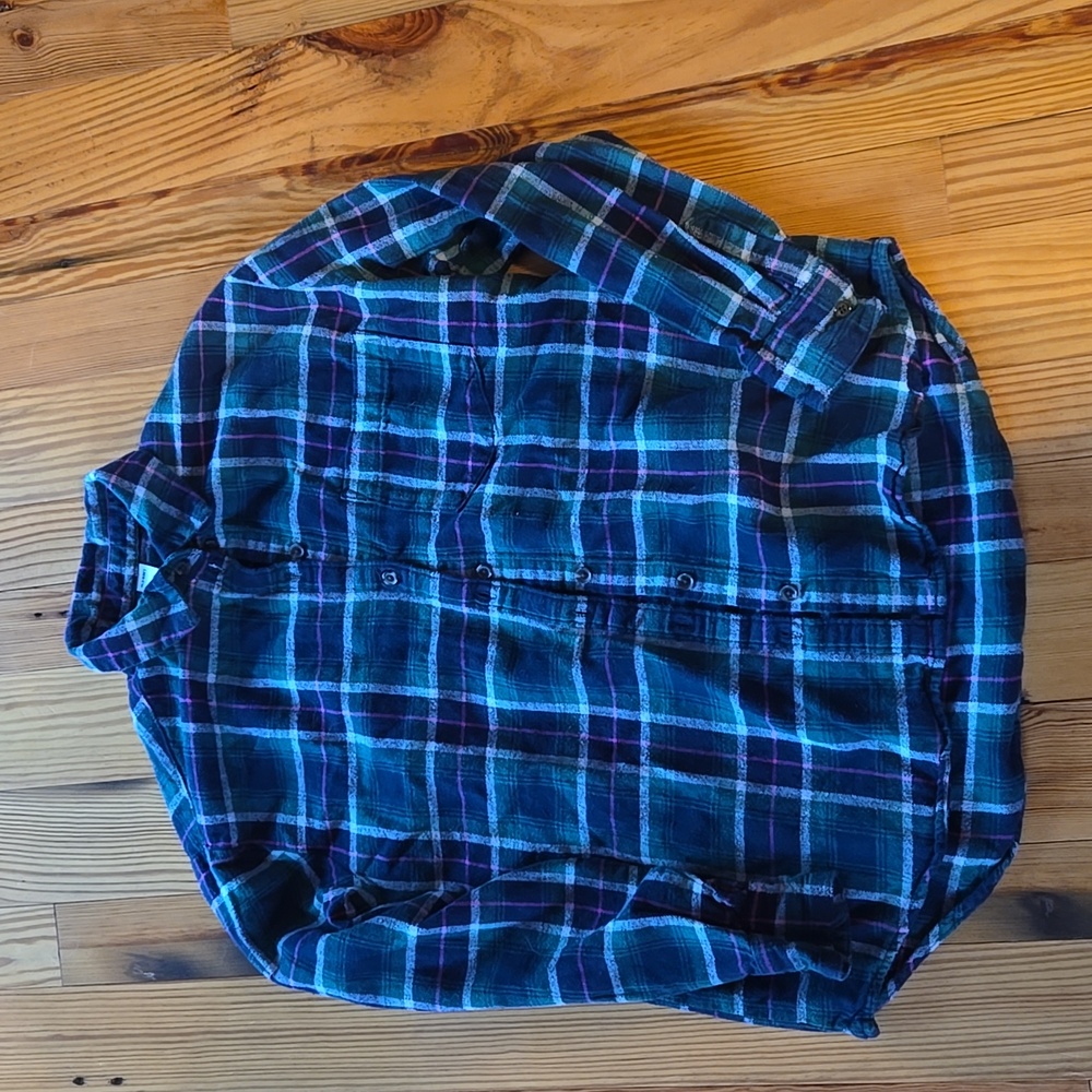 Old Navy small green, navy, and pink flannel